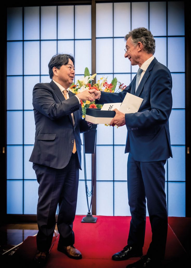 Japanese Foreign Minister Yoshimasa Hayashi and Christoph Heusgen at the Munich Leaders Meeting in Tokyo