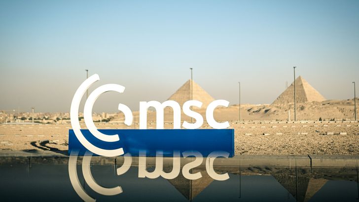 Das Logo der Münchner Sicherheitskonferenz vor Pyramiden