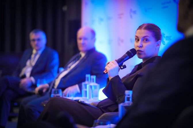 Olha Stefanishyna (Stell­ver­tre­tende Pre­mier­mi­nis­te­rin für die euro­päi­sche und euroat­lan­ti­sche Inte­gra­tion der Ukraine) bei der Night Cap Session