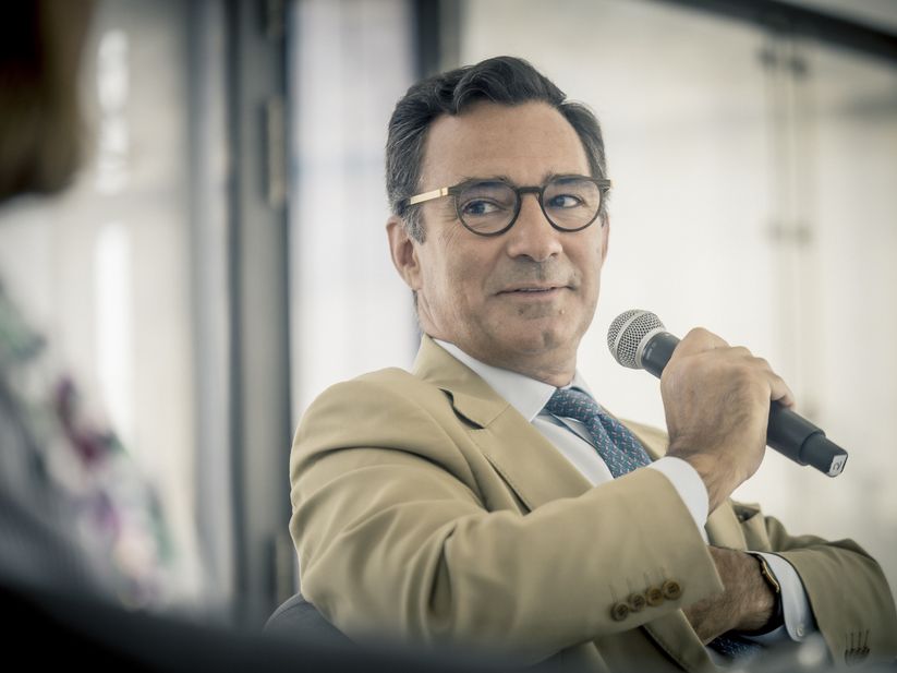 Marcos Perestrello speaking at a session during the MYL annual meeting.